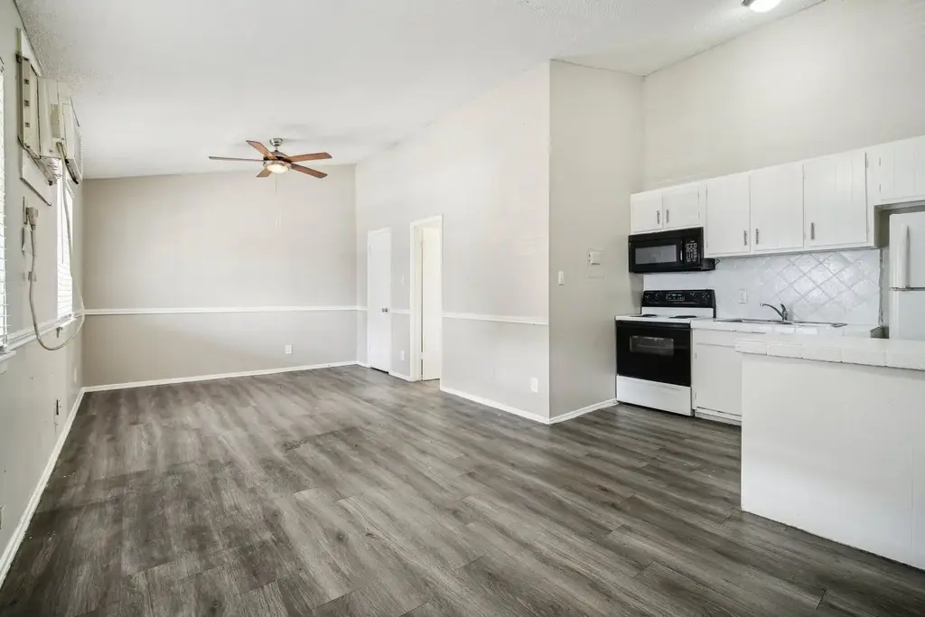 1300 Parker Lane 211, Austin