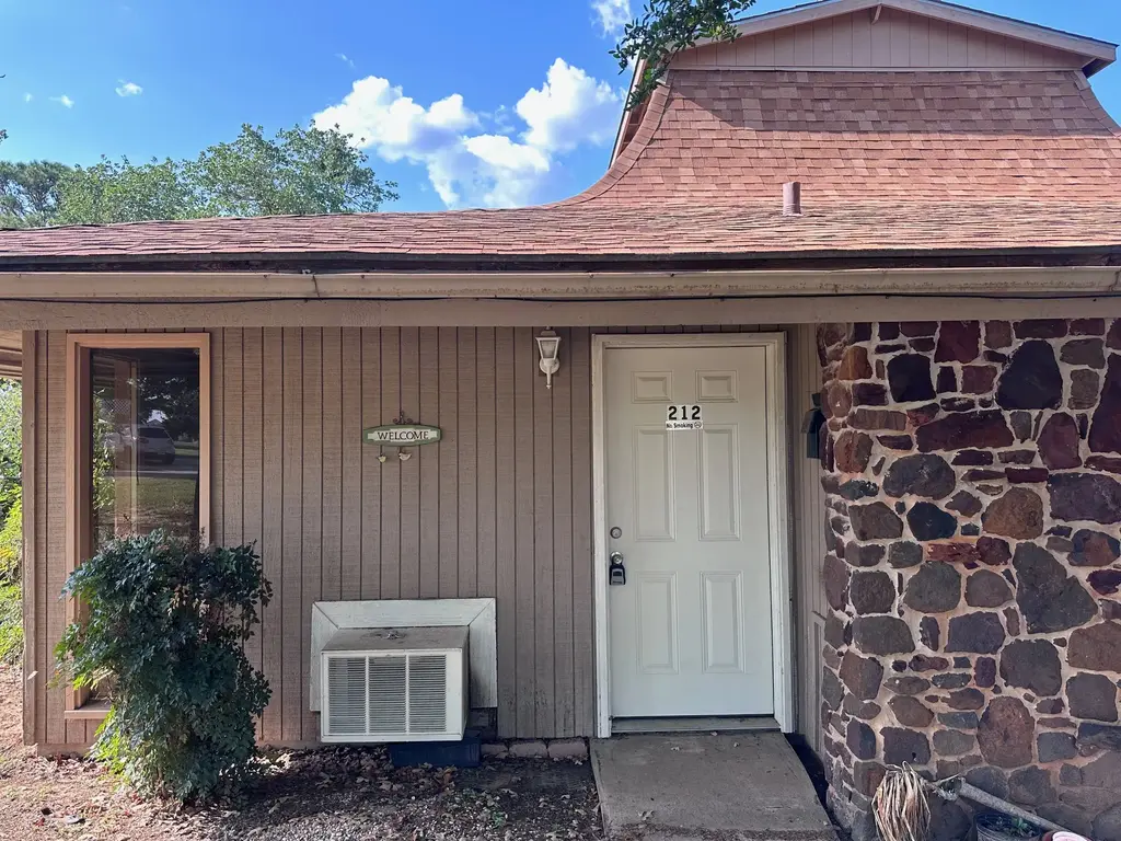 126 Conference Drive 212, Bastrop