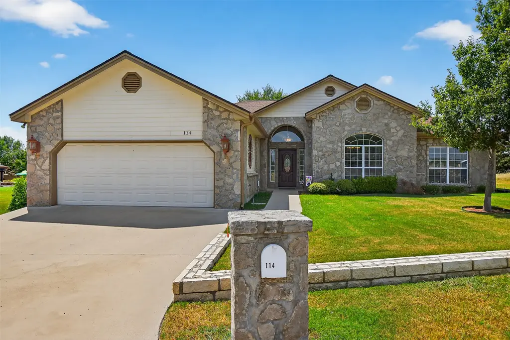 114 Friends Wood Avenue, Kingsland