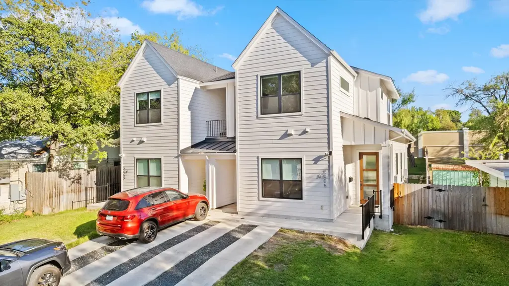 2005 Winsted Lane B, Austin