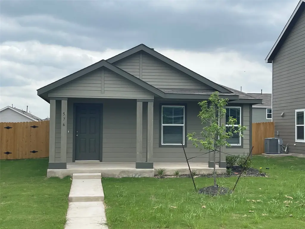 576 Avre Loop, Kyle