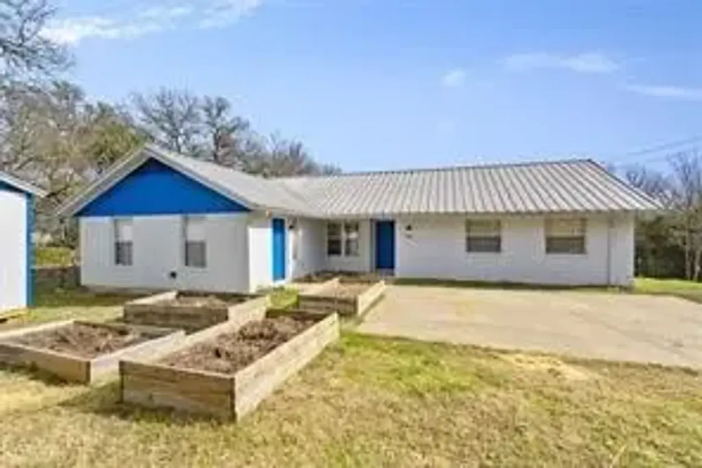 1616 N Pecos Street, Lockhart