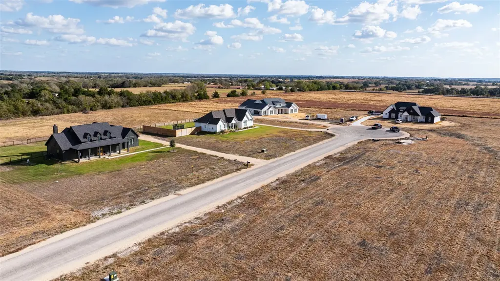 102 Country View Lane, Schulenburg