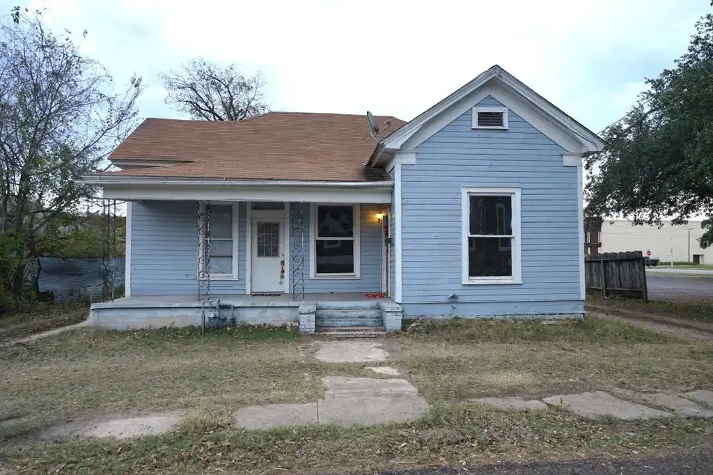 107 S Crockett Avenue, Cameron