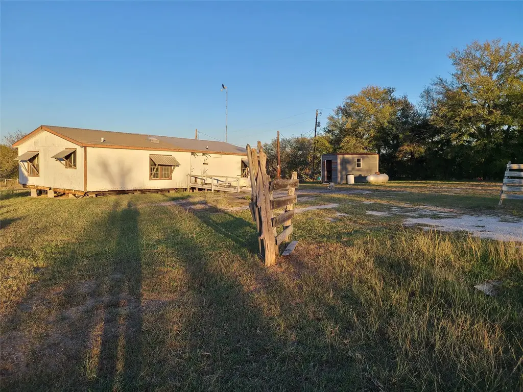1023 Sierra Drive, Lockhart