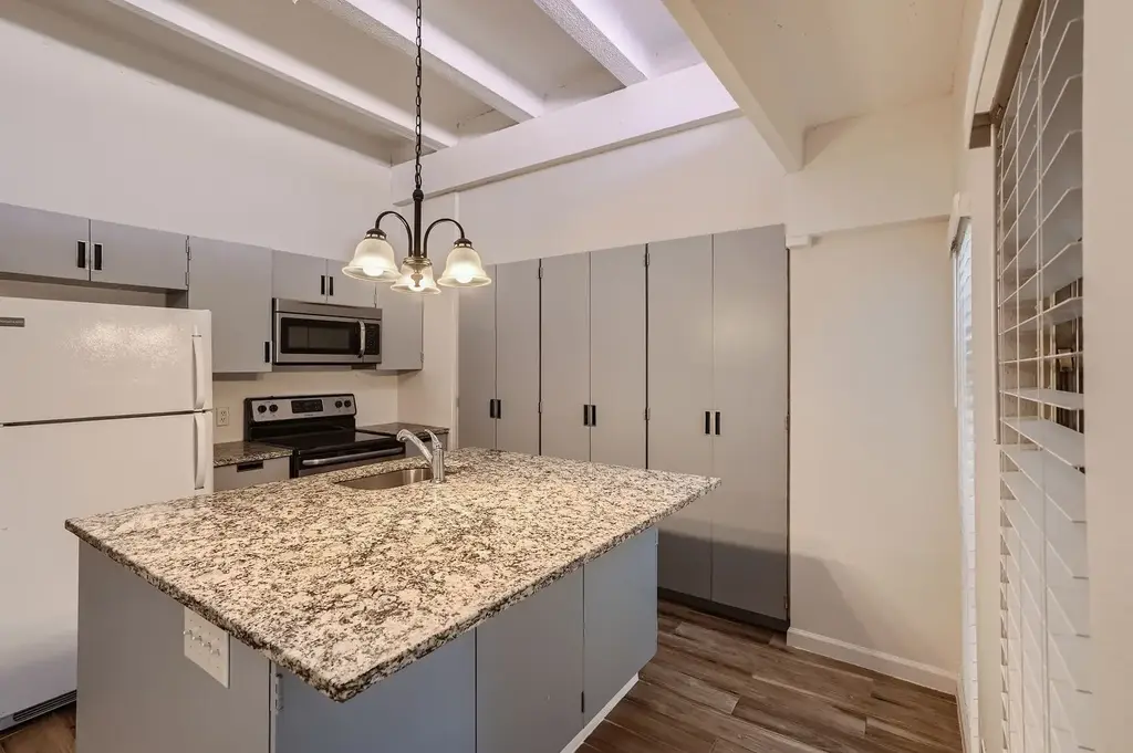 5918 Lago Vista Way D-27, Lago Vista