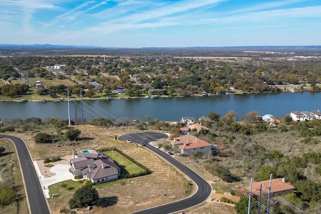 528 Bendito Way, Marble Falls