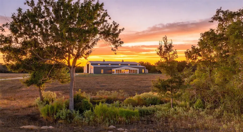 6417 County Road 240, Waelder