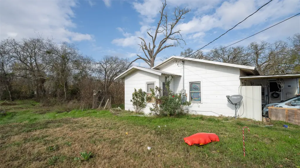 303 Yoakum St, Rockdale