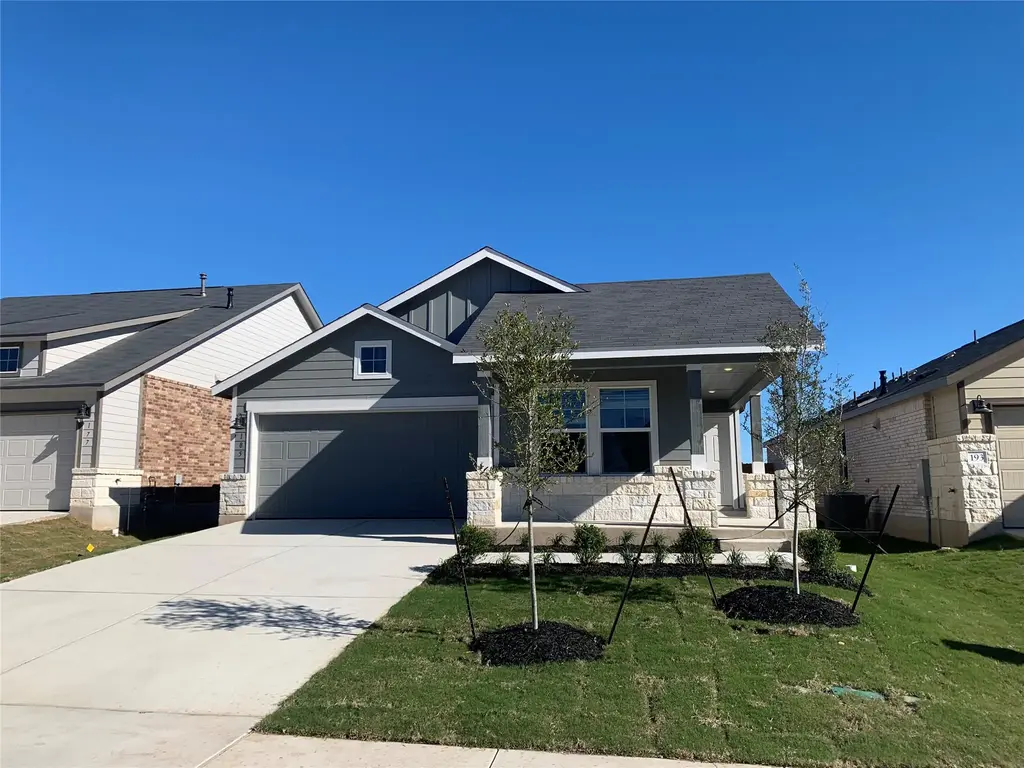 185 Sormonne Loop, Kyle