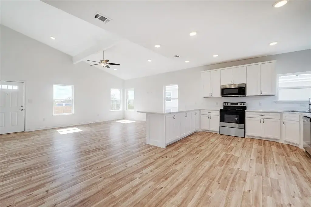 231 La Fortuna Drive, Del Valle
