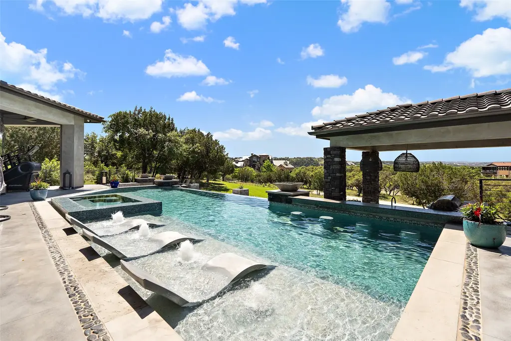 19204 Secretariat Place, Spicewood