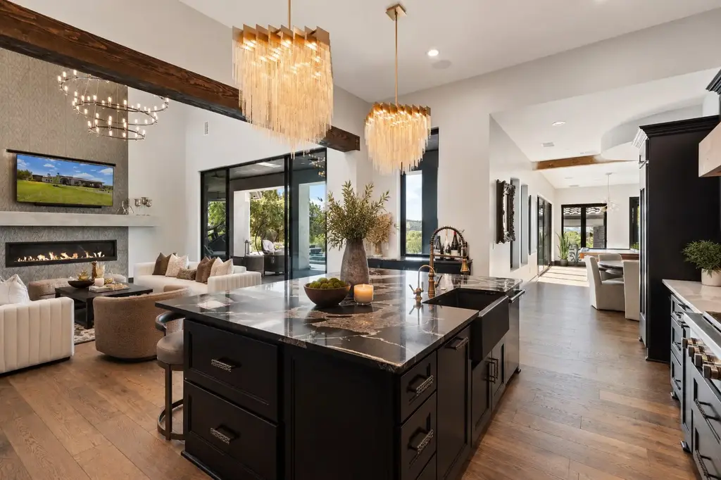 19204 Secretariat Place, Spicewood