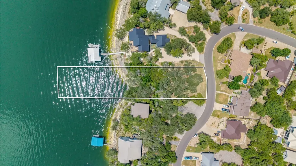 18401 Lakepoint Circle, Point Venture