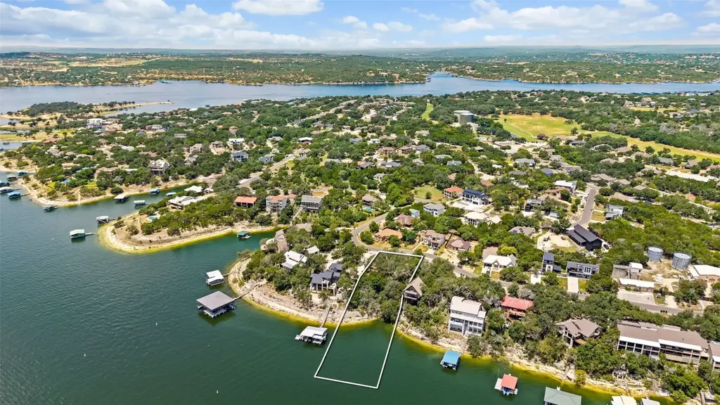 18401 Lakepoint Circle, Point Venture