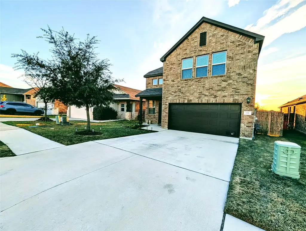 226 Thornless Circle, Buda