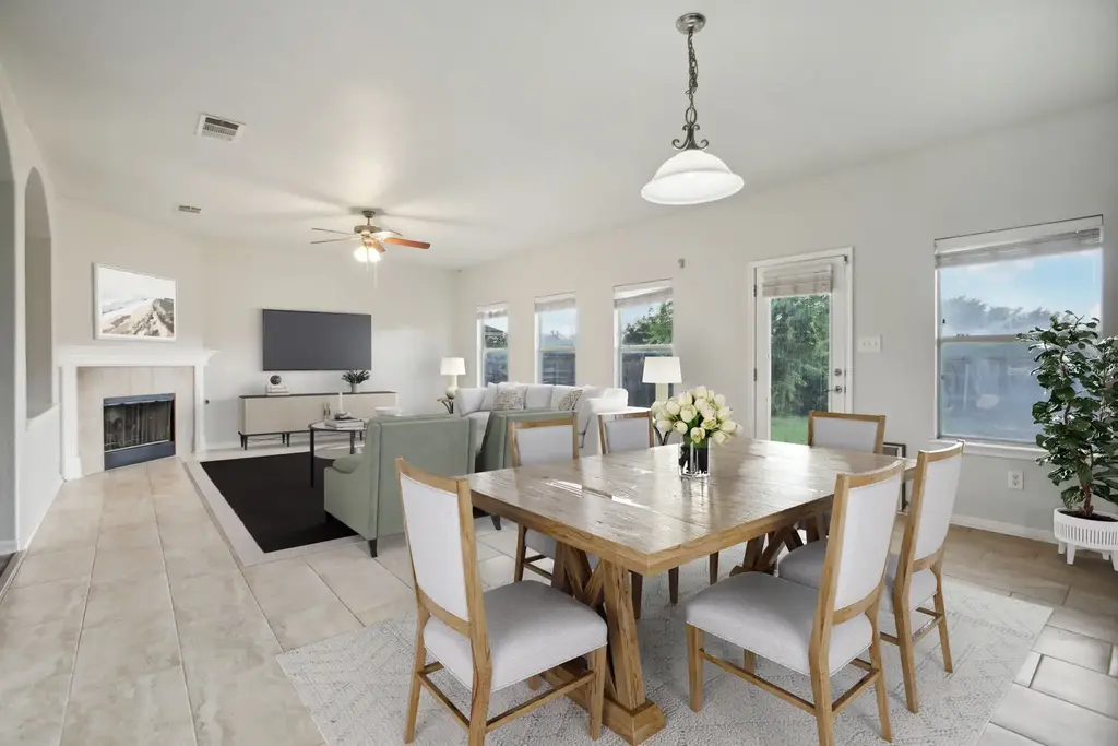 653 Dark Horse Lane, Buda