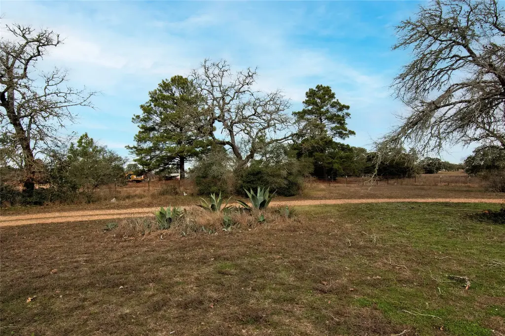 5431 N Hwy 77, La Grange