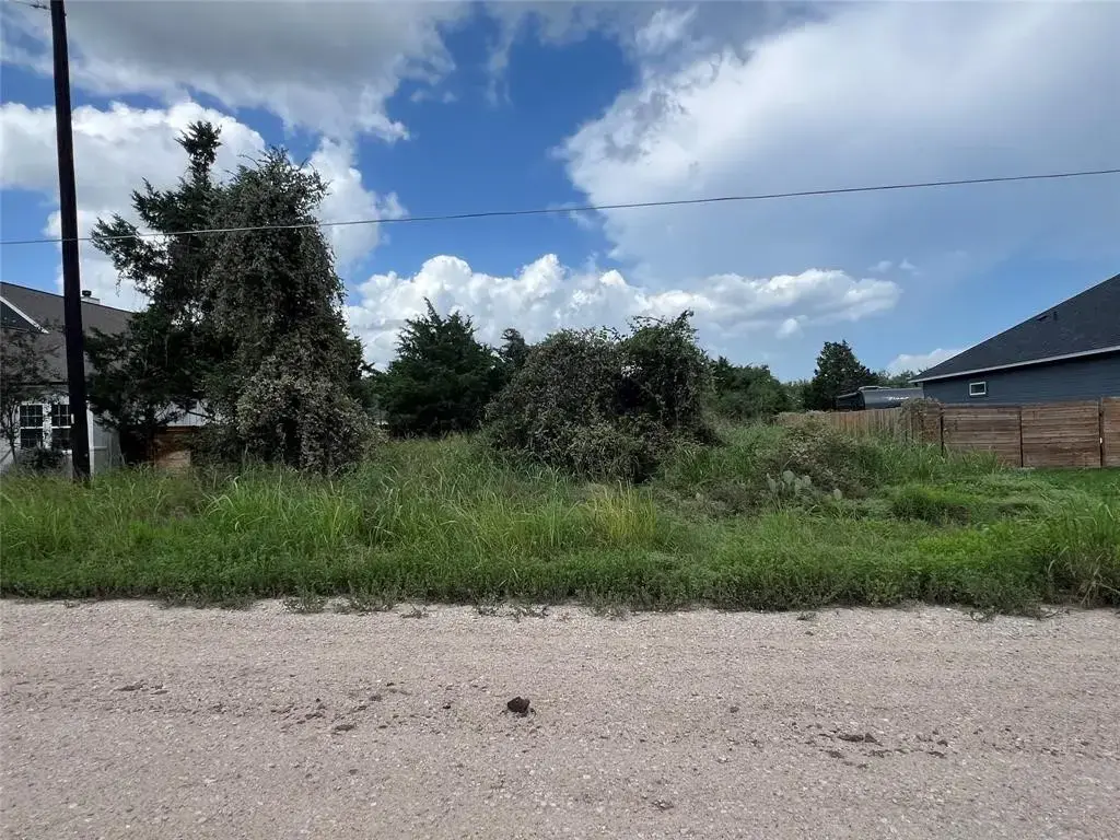 112 E Keomuku Lane, Bastrop