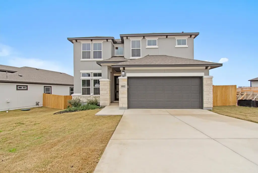 8512 Pine Muhly Drive, Lago Vista