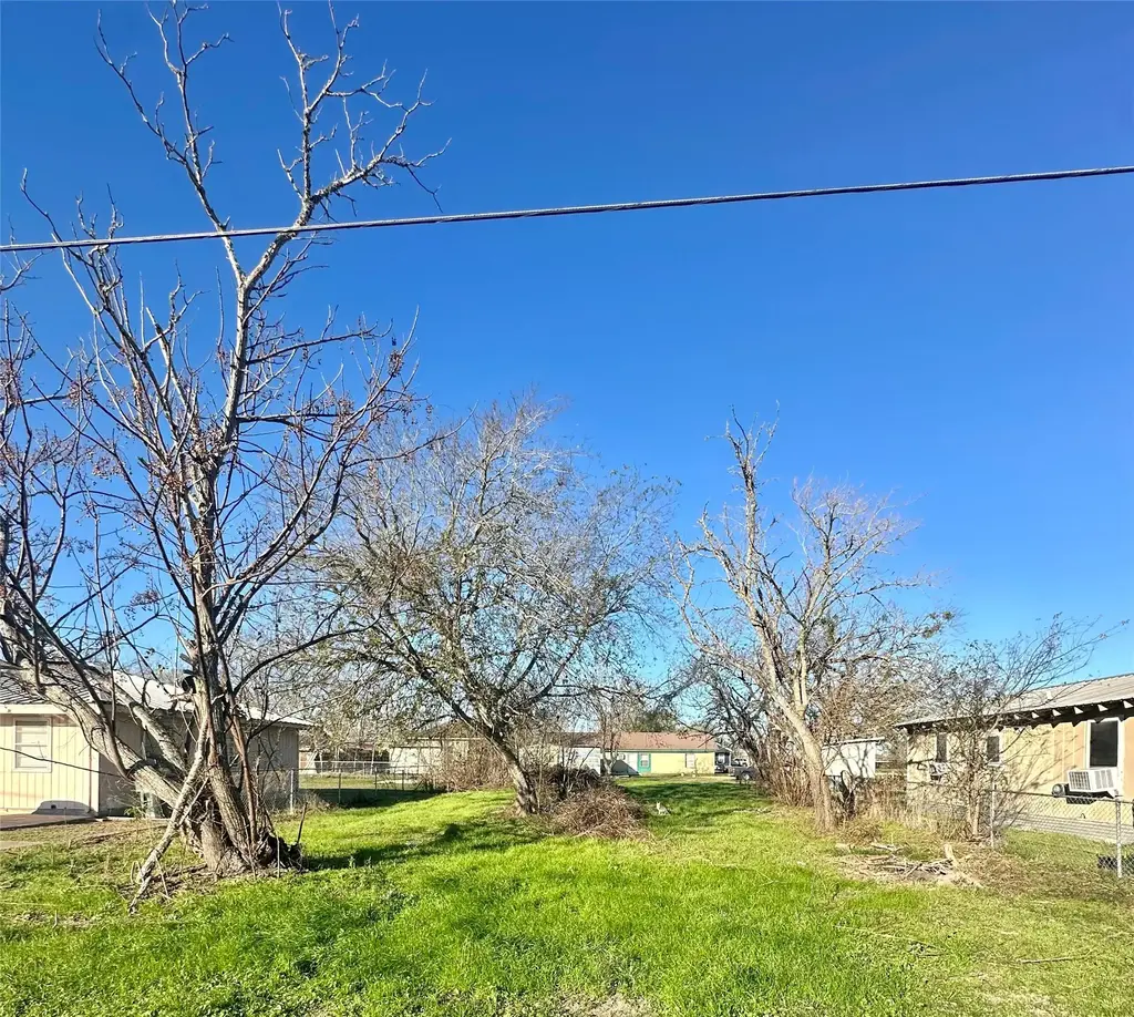 Tbd N Waco Street, Giddings