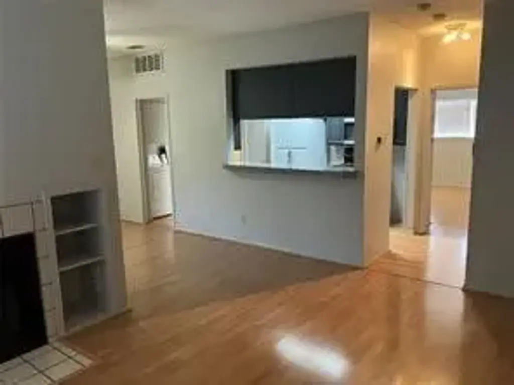 806 W 24 Street 105, Austin