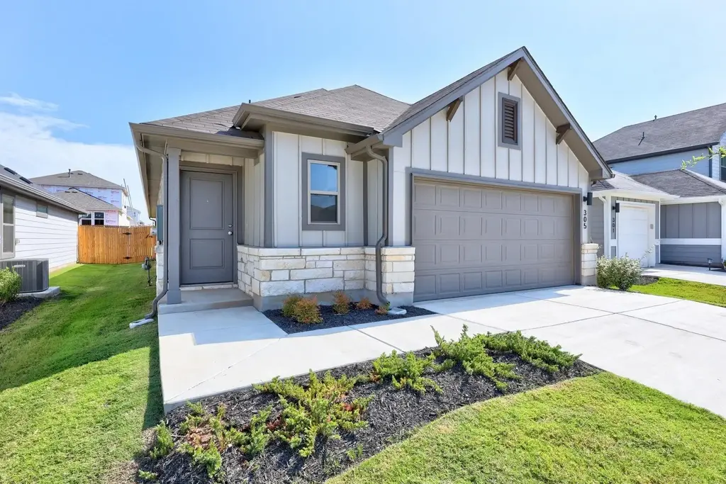 305 Bendecido Loop, Elgin