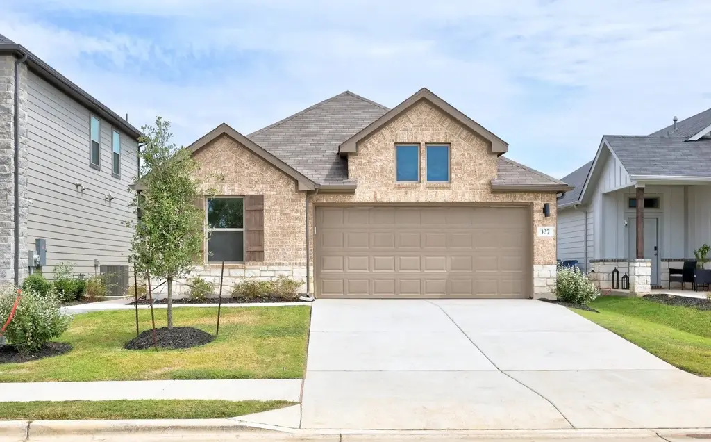 327 Bendecido Loop, Elgin