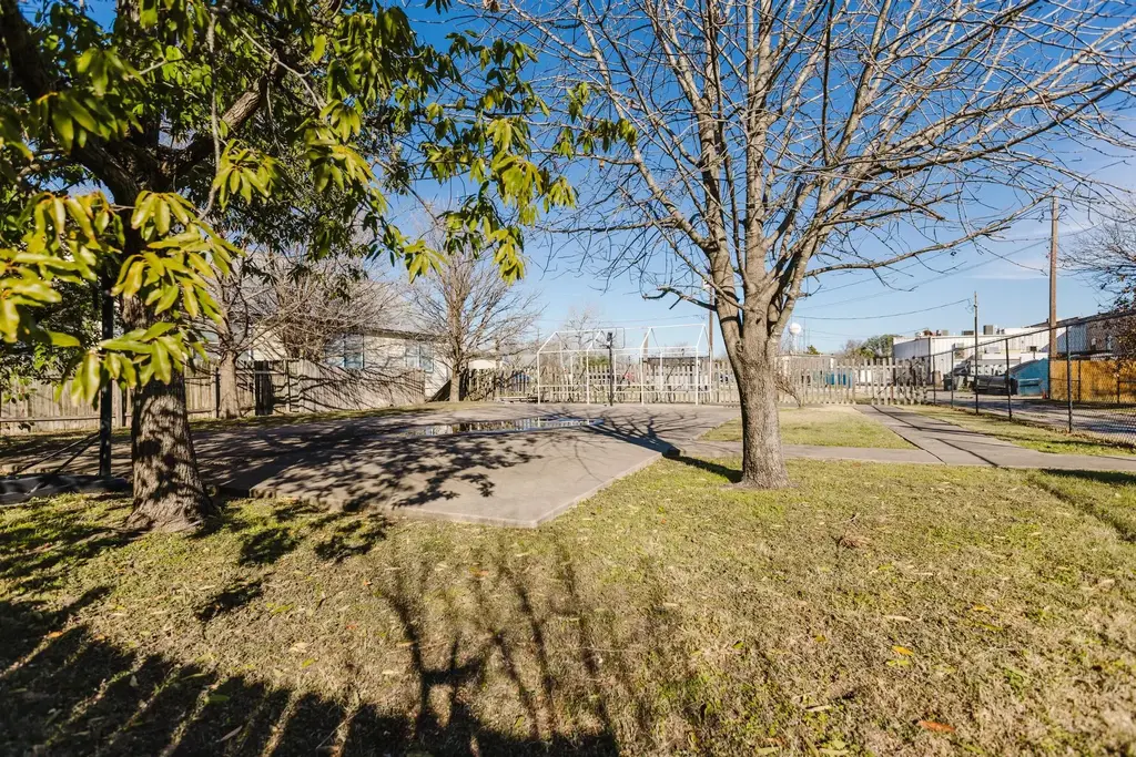202 Main Street, Hutto