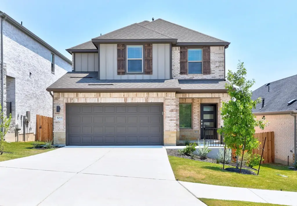 8013 Shining Flor Run, Lago Vista