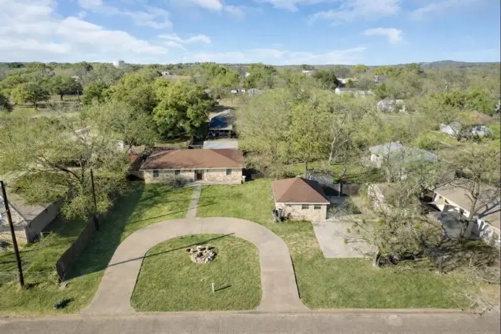 801 1/2 E Avenue C, Lampasas