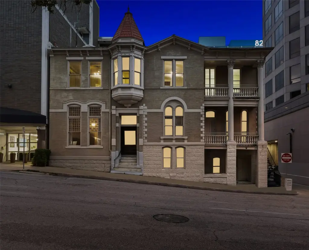 109 E 10th Street, Austin
