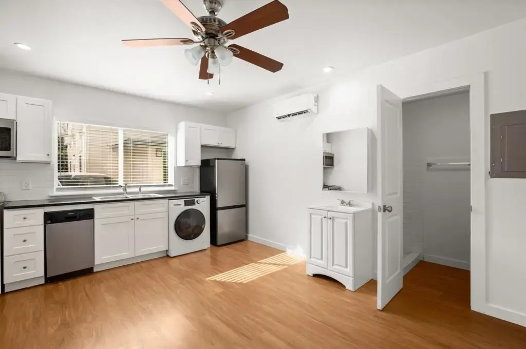 306 E 30th Street 105, Austin