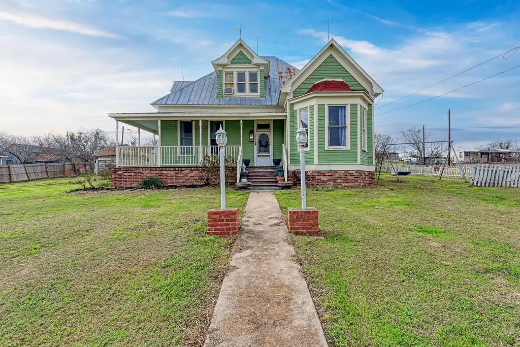 308 N Broad Street, Coupland
