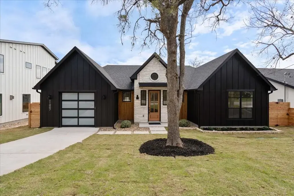 11007 Fourth Street, Jonestown