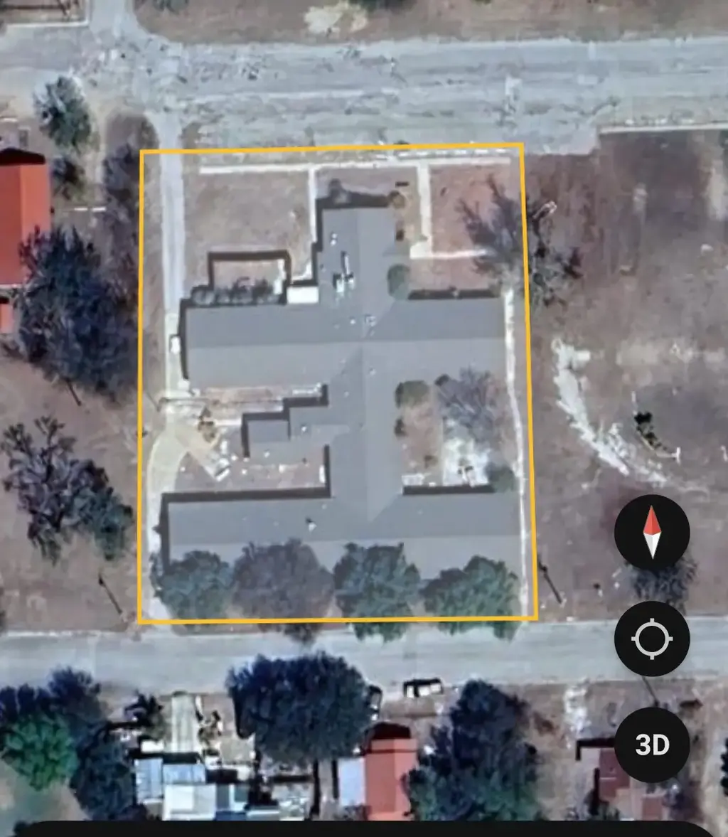 1405 W Storey Street, San Saba