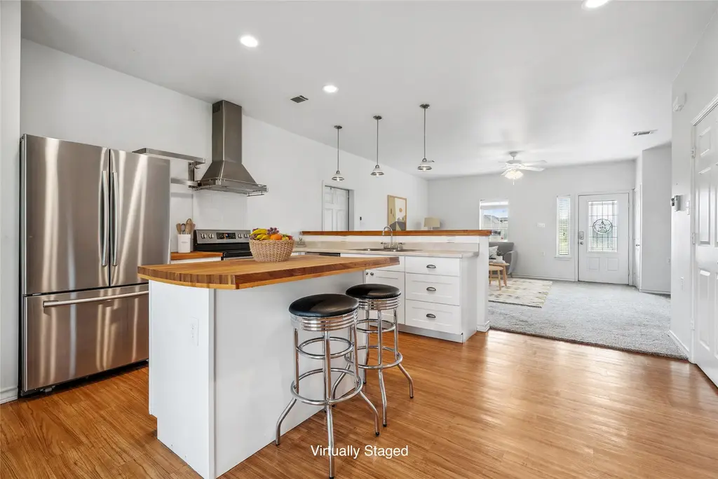 826 Savannah Cove, Elgin