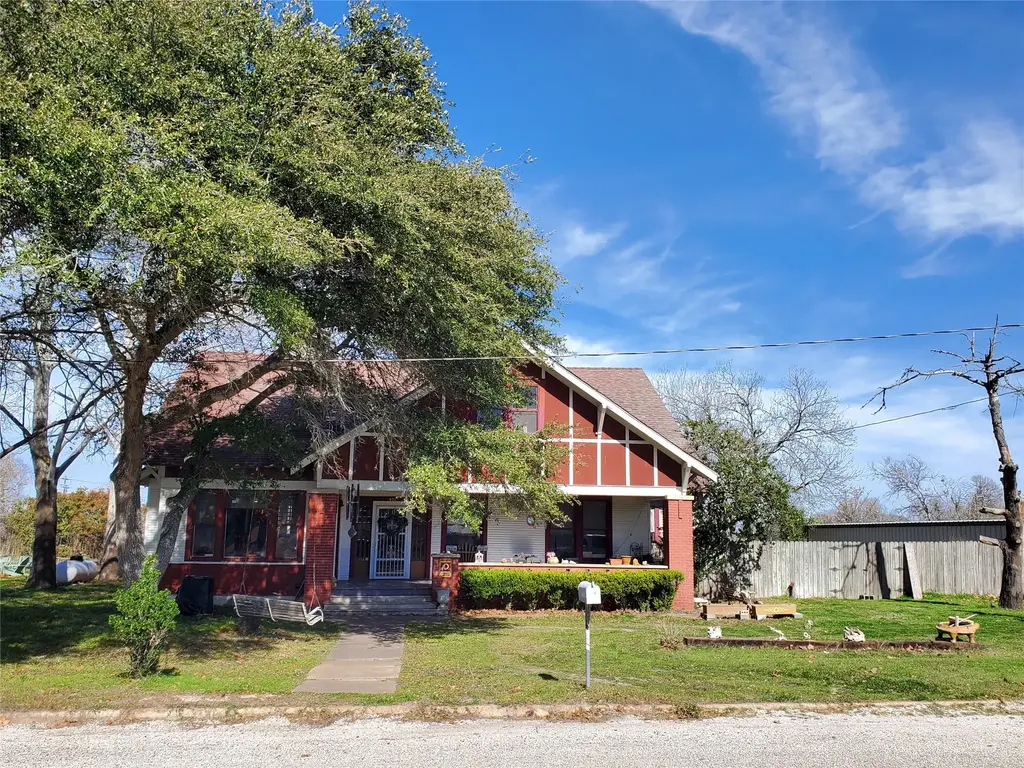 422 W North Main Street, Flatonia