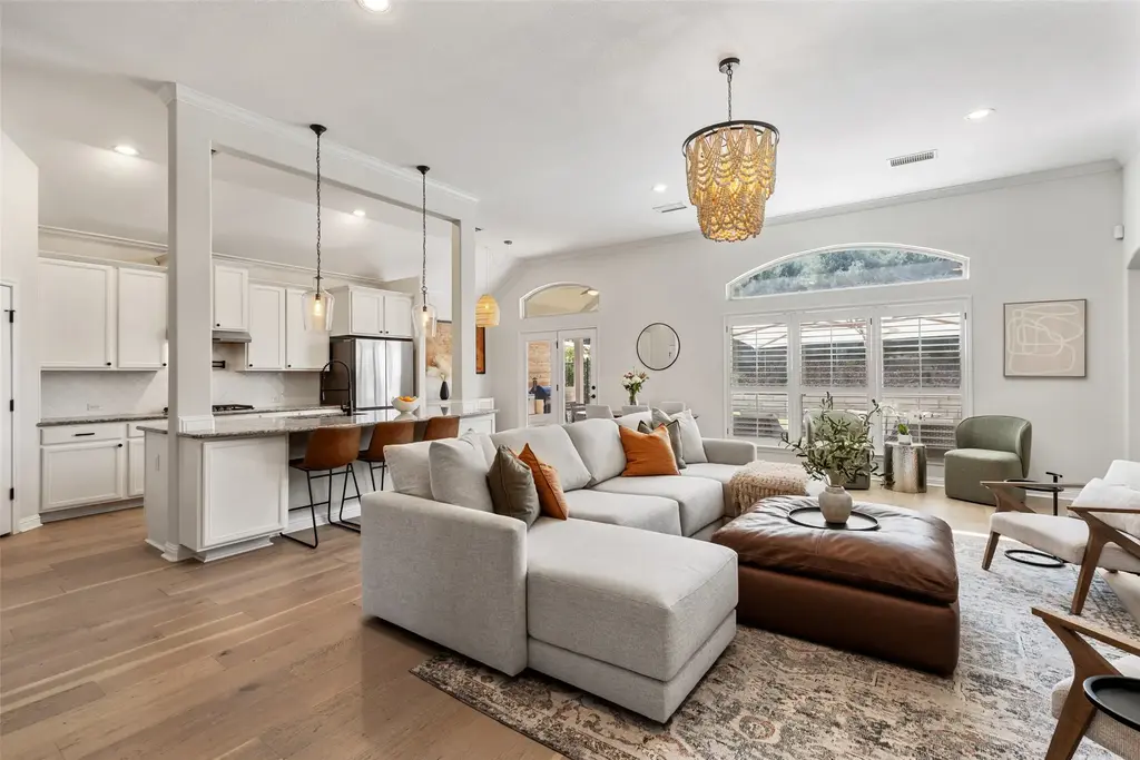 407 Highland Village Drive, Lakeway