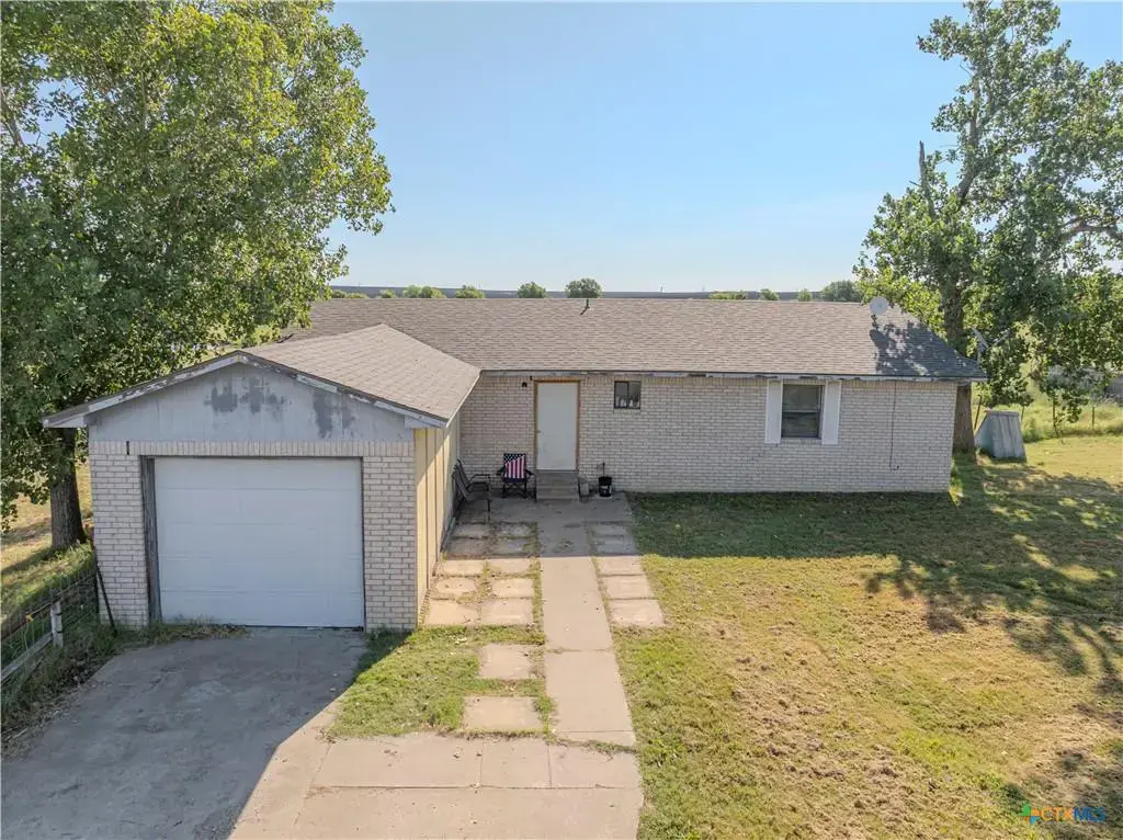 9796 E Us Highway 190, Rogers