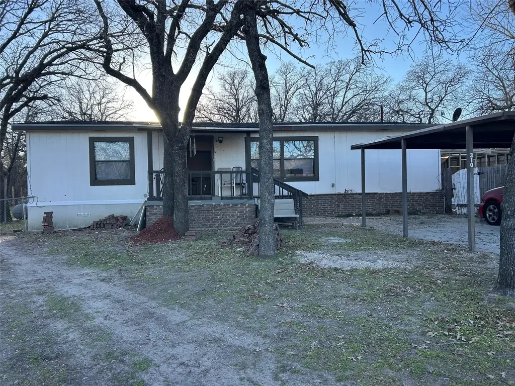 310 East Road, Granbury