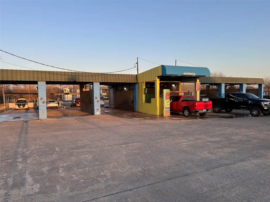 1806 N Main Street, Taylor