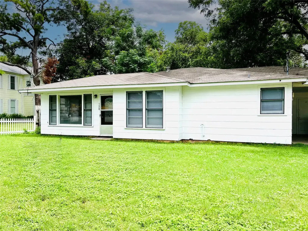 528 E Milam Street, La Grange