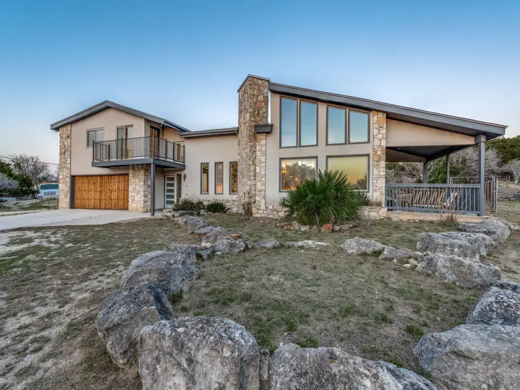 837 Military Drive, Canyon Lake