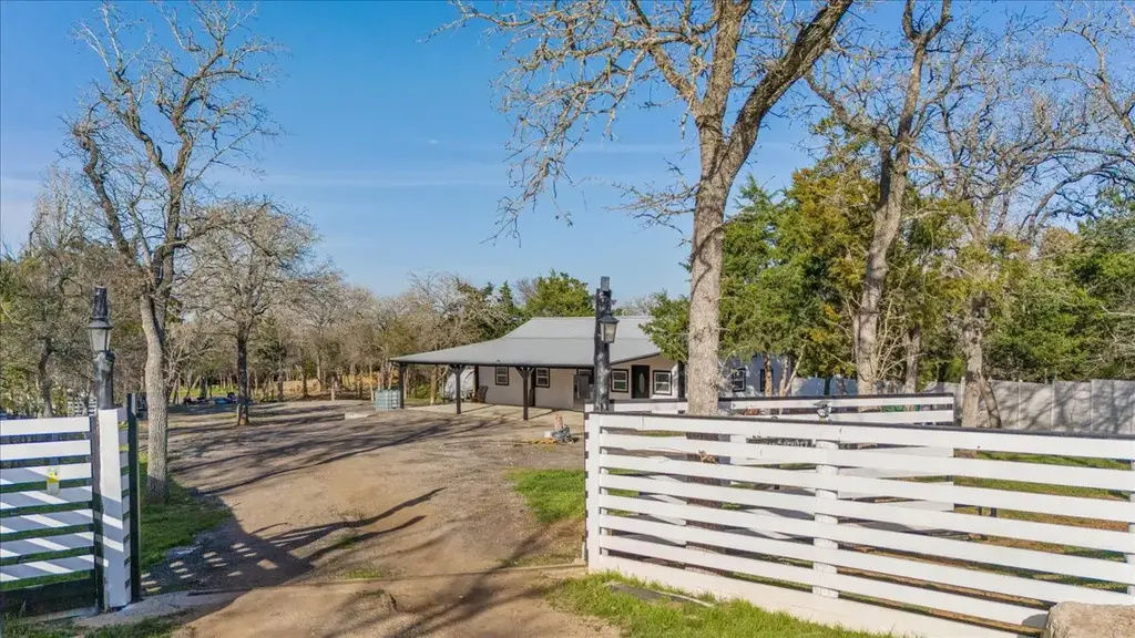 240 Riddle Road, Cedar Creek