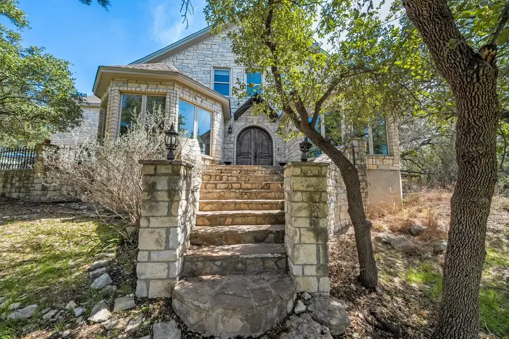 209 Lakeview Circle, Spring Branch