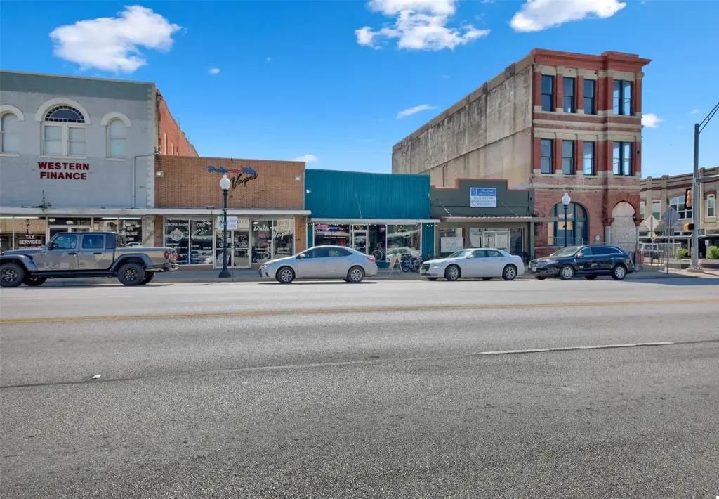 202 N Main Street N, Taylor