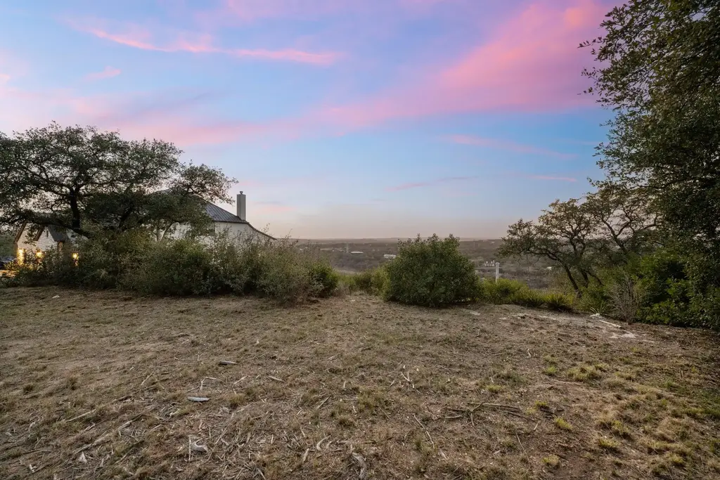 1724 Night Life Cove, Spicewood