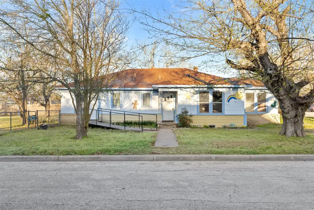 631 S Harris Street, Giddings