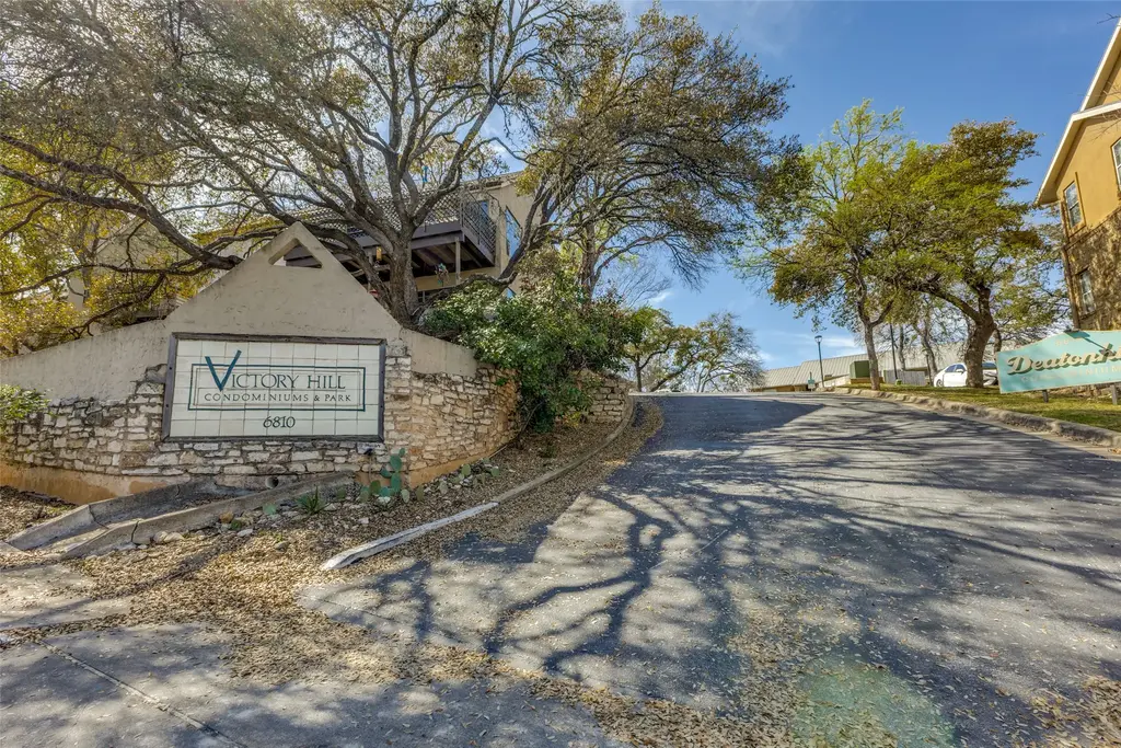 6810 Deatonhill Drive 216, Austin